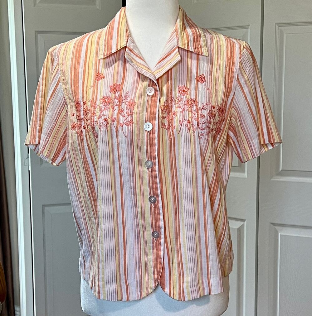 Alfred Dunner 6P button front short sleeve top blouse. Sherbet pastel stripes.